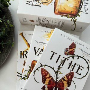The Modern Faerie Tales Book Collection by Holly Black Boxed Set - Like New